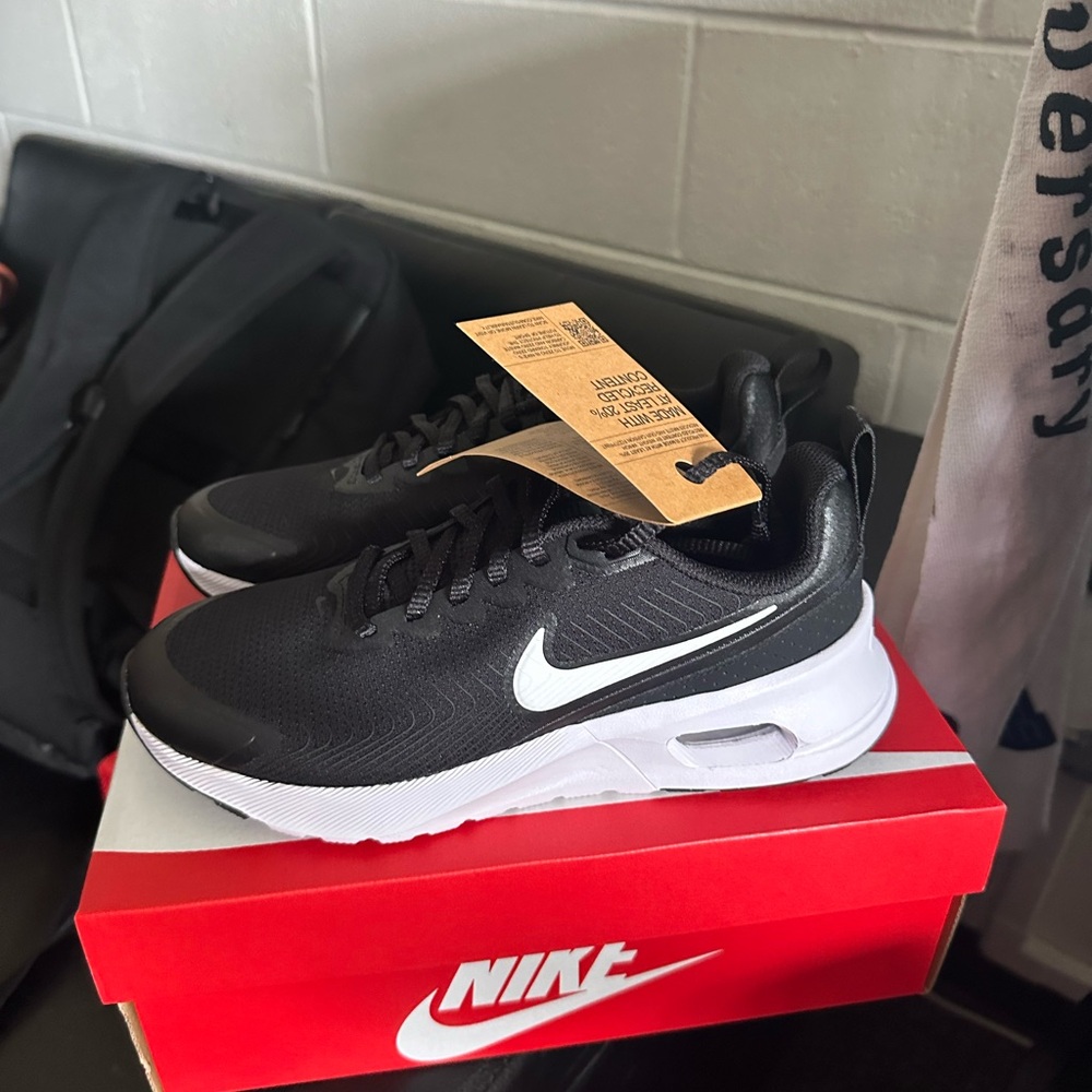 Nike Air Max Nuaxis Women’s Size 7 (brand new with tags!)